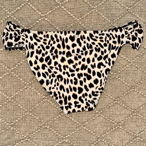 PINK Victoria Secret Hipster Cheetah Print Bikini Bottoms Size Small